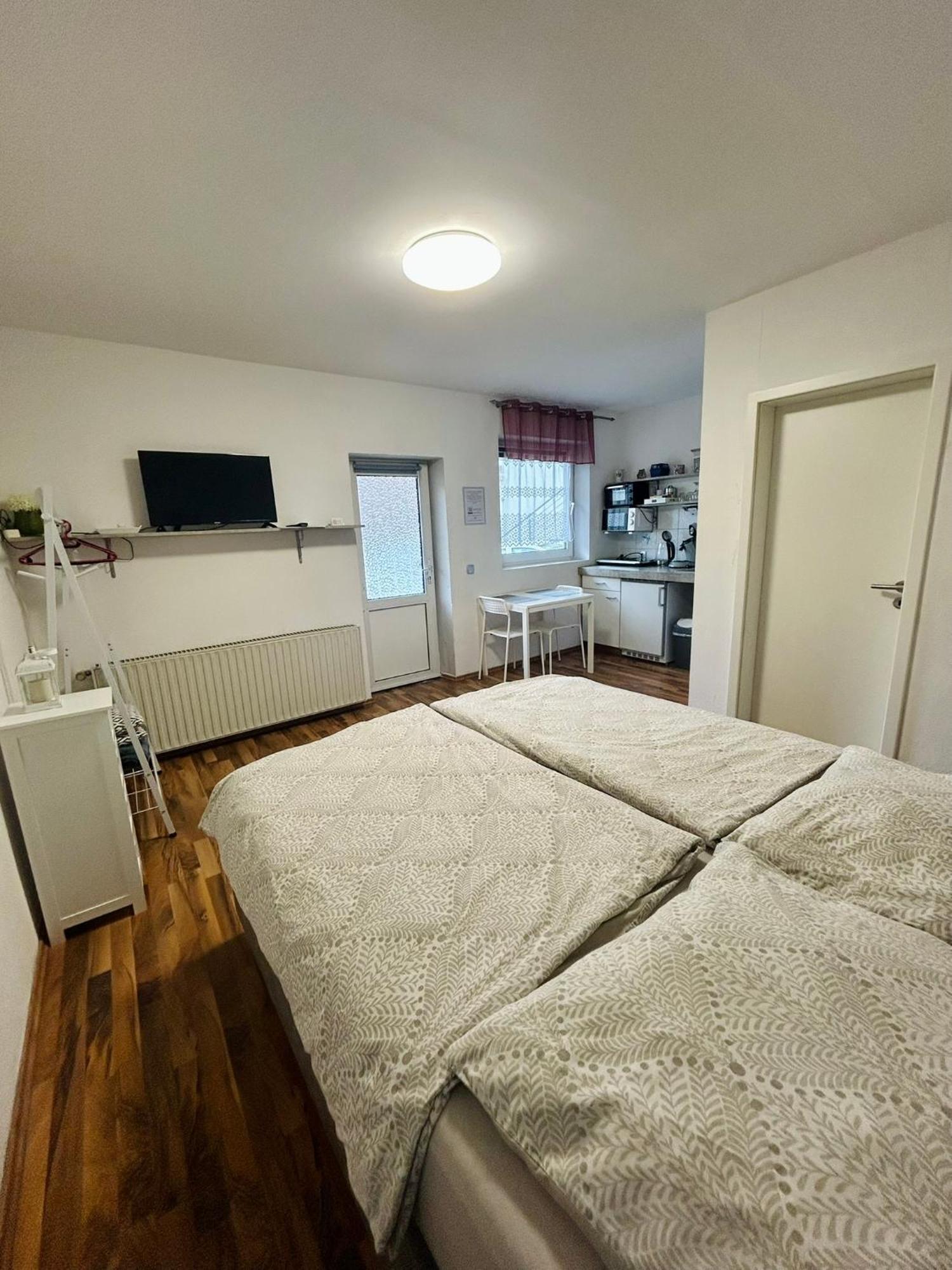 Easystay#1 Cozy Studio In Kliniknaehe, Mit Netflix,Kueche & Bad Бад-Эйнхаузен Экстерьер фото