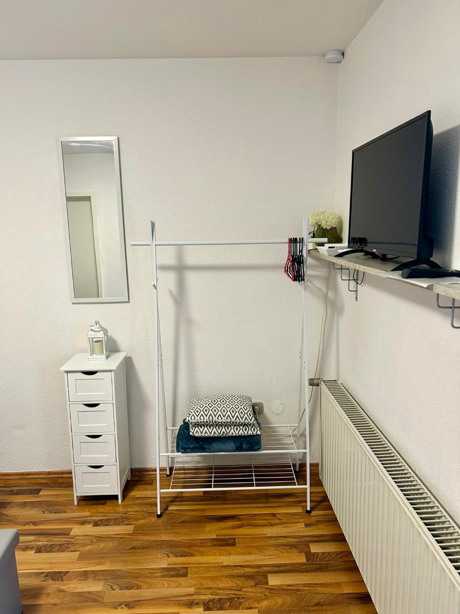 Easystay#1 Cozy Studio In Kliniknaehe, Mit Netflix,Kueche & Bad Бад-Эйнхаузен Экстерьер фото